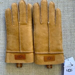 Ugg sheepskin lined gloves with leather trim